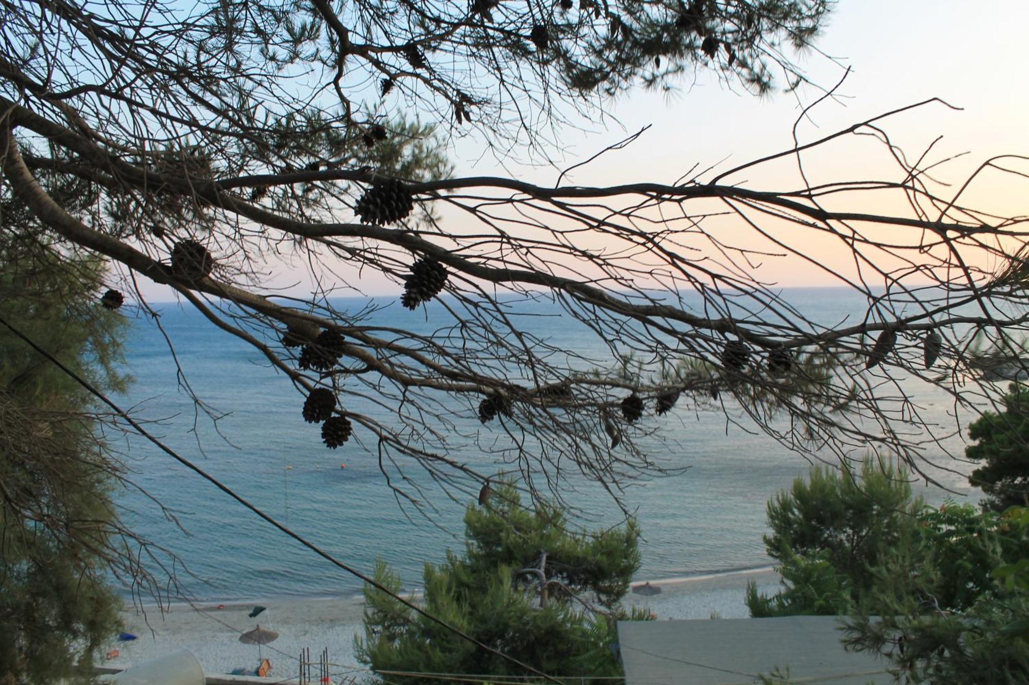 Beachfront Adriatic Sunset Apartament Durrës